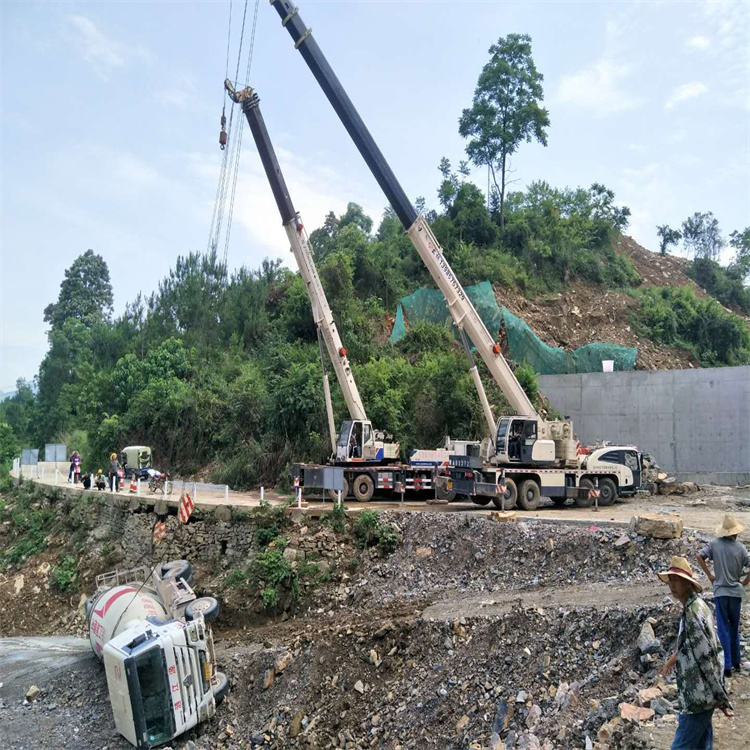 淄博周村汽车掉沟里叫吊车救援要多少钱