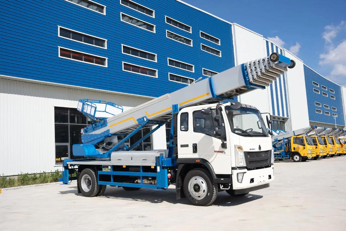 淄博周村出租云梯车高空作业车 建筑垃圾搬运